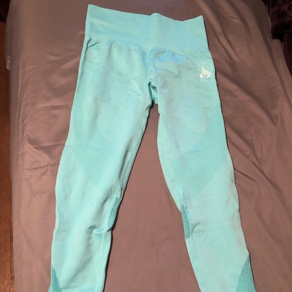 NWOT RYDERWEAR AQUA SEAMLESS LEGGINGS - Picture 5 of 6